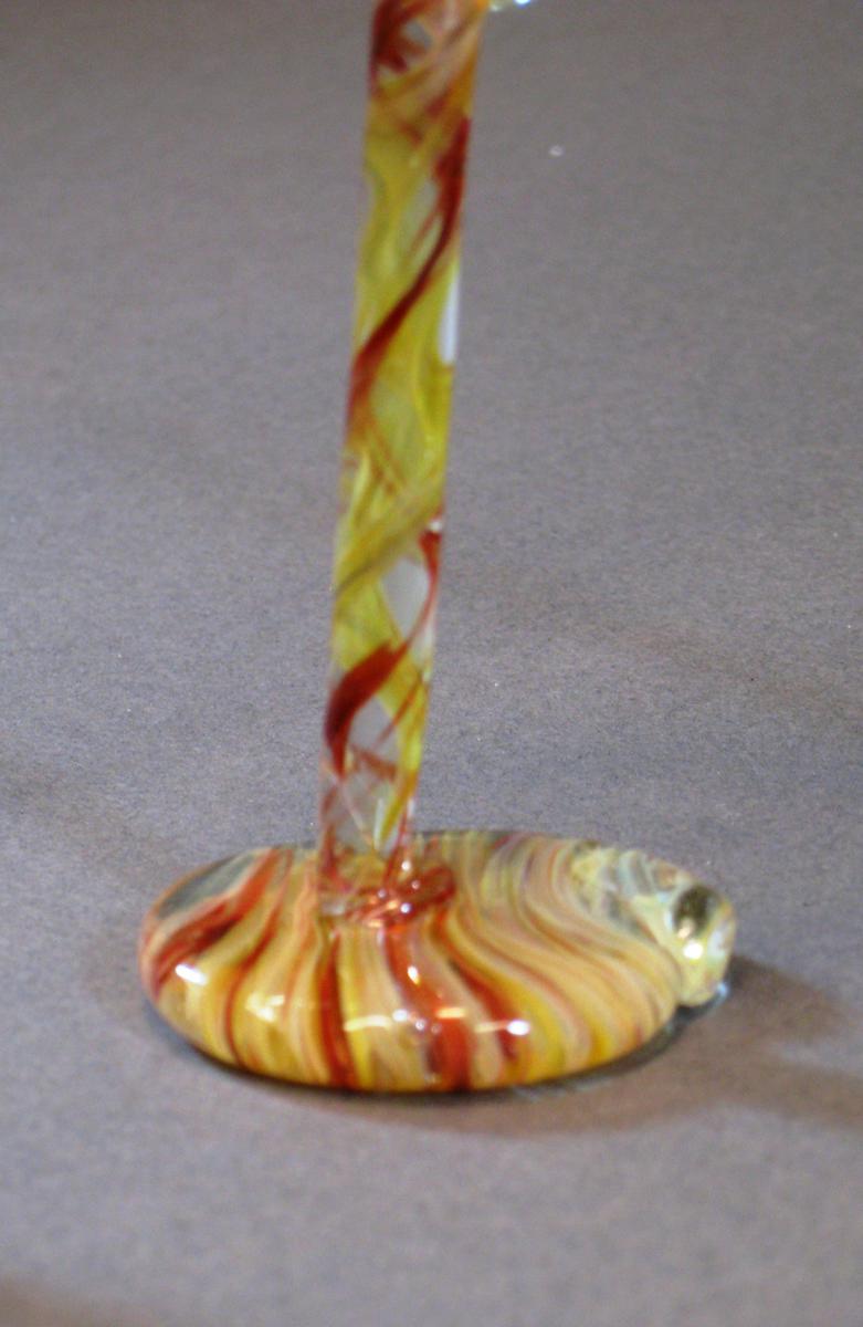 Red/yellow goblet stem